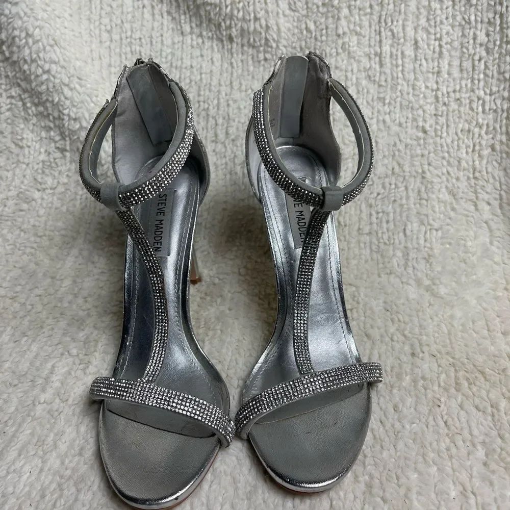 Steve Madden Rhinestones T strap Silver Heels back zipper SZ8.5M